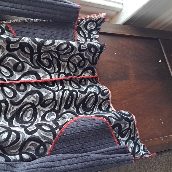 Hand Jive wear art size S handmade in Indiana black and red abstract tunic - Picture 5 of 8